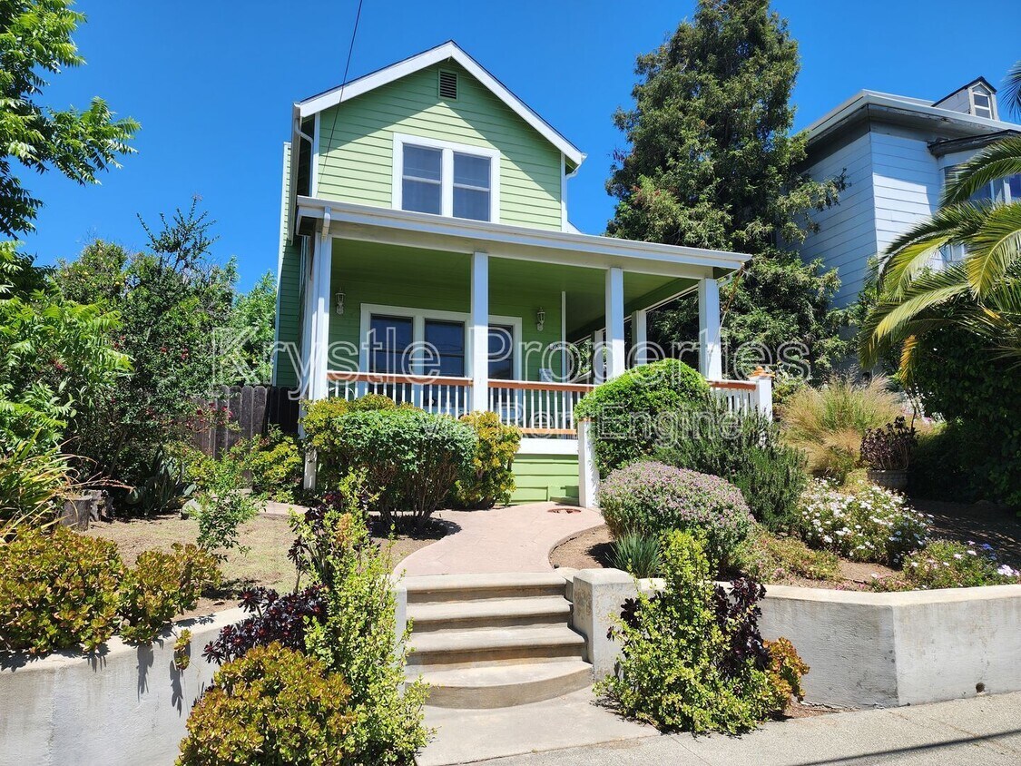Photo - 235 W J St