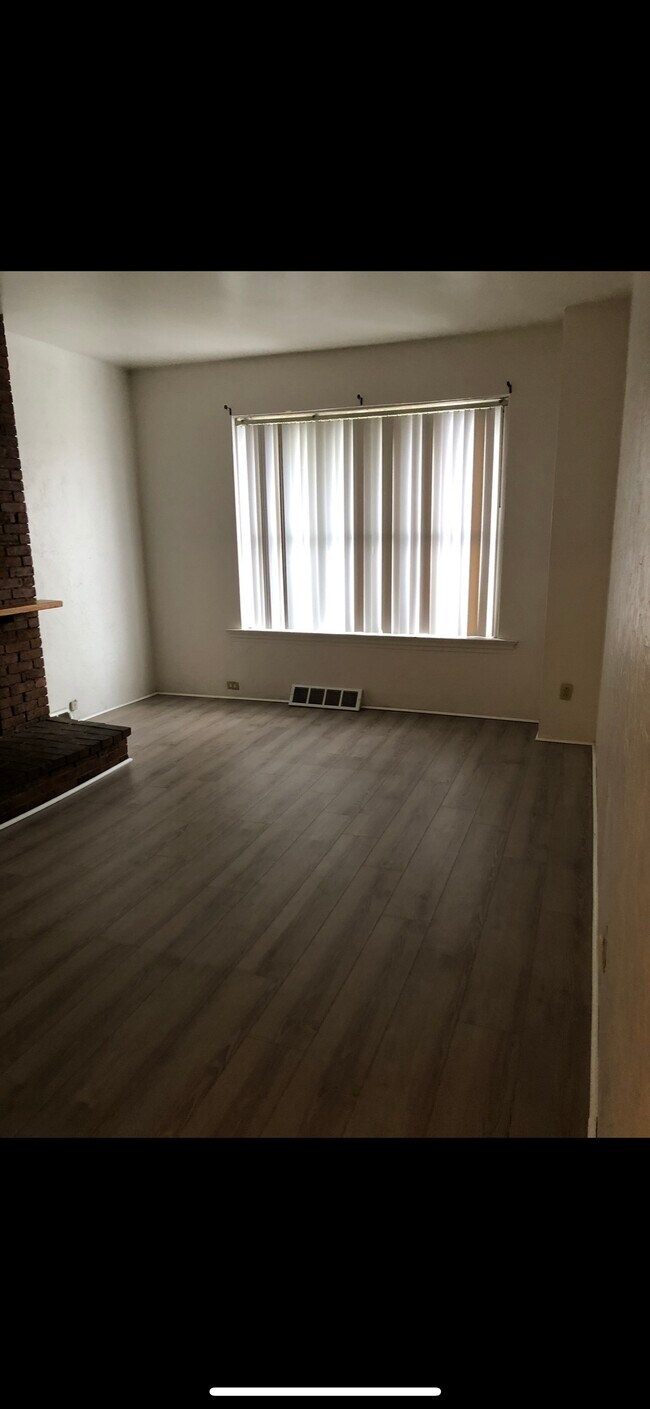 Photo - 204 Stratford Ave Unit #1