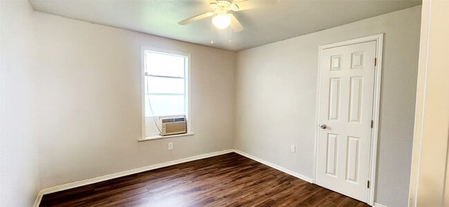 Photo - 136 W Marion St