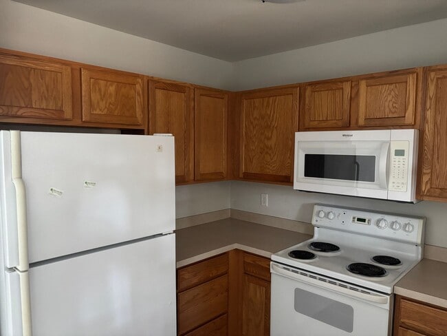 Photo - 122 Hornby Cir