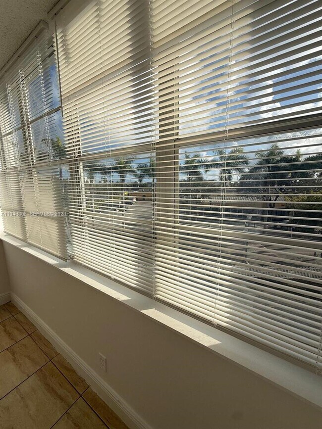 Photo - 2025 NE 164th St