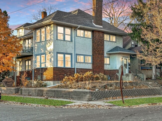 Building Photo - 1880 Fairmount Ave Unit 3
