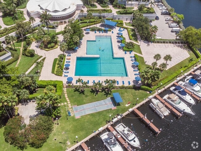 Building Photo - 600 Three Islands Boulevard Unit 703 Rental