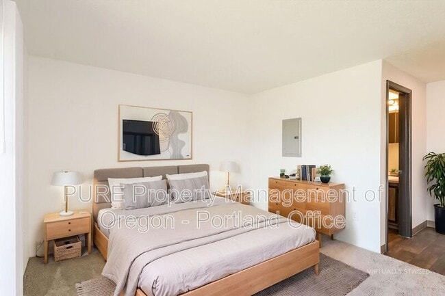 Photo - 14132 NE Sandy Blvd