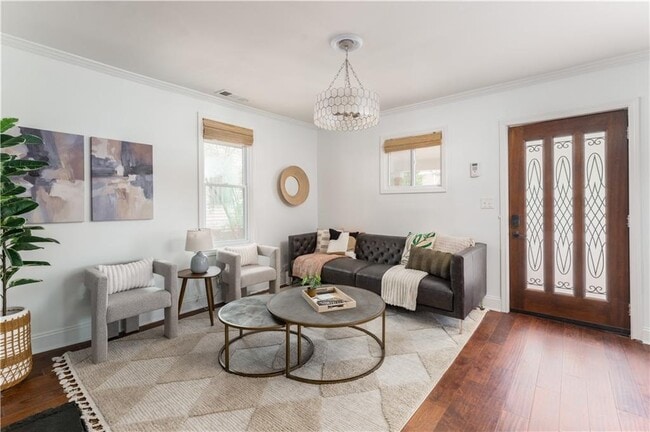 Photo - 200 Lowry St NE