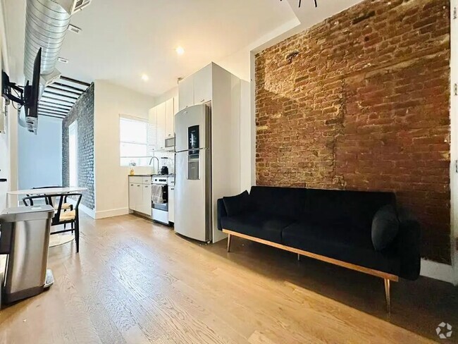 Building Photo - Furnished room/NOT APARTMENT Unit 2A