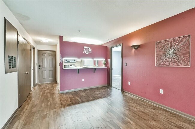 Photo - 529 Southwest Pkwy Unit 203