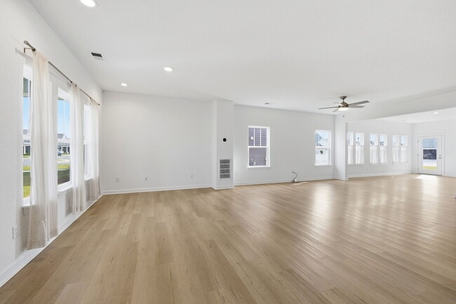 Photo - 208 Ryker Rd E