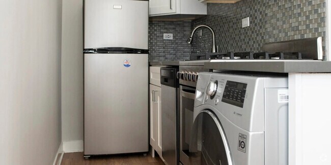 Building Photo - 517 W Belmont Ave Rental