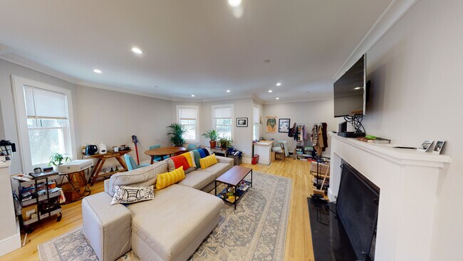 Photo - 13 Lanark Rd Unit 3