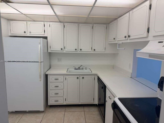 Photo - 500 Executive Center Dr Unit 5C