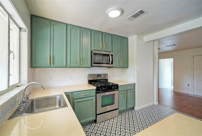 Photo - 1803 Pearl St