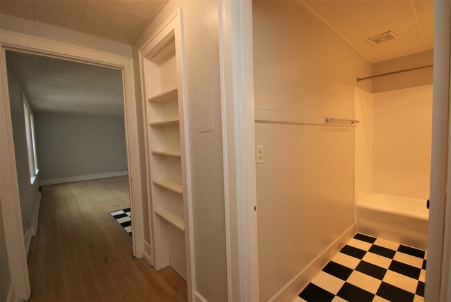Oxford Crest Apartments