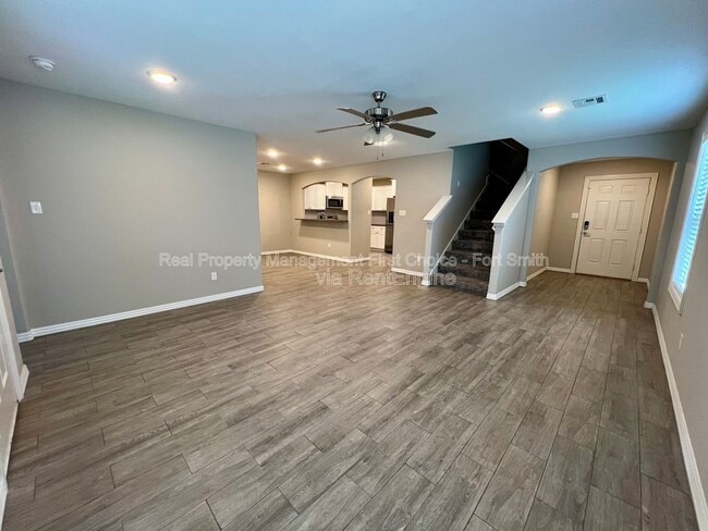 Photo - 6623 Leightyn Ln