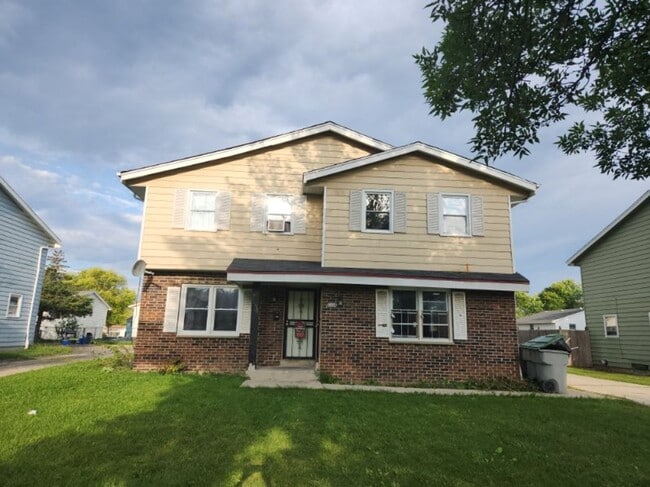 Building Photo - 6448-6450 N 106th St Unit 6450