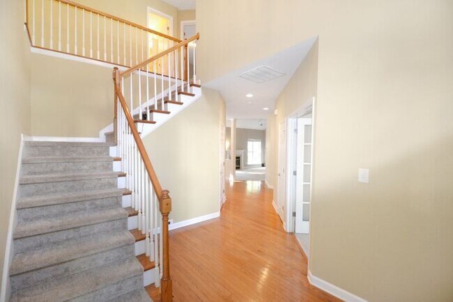 Photo - 1428 Bedlington Dr NW