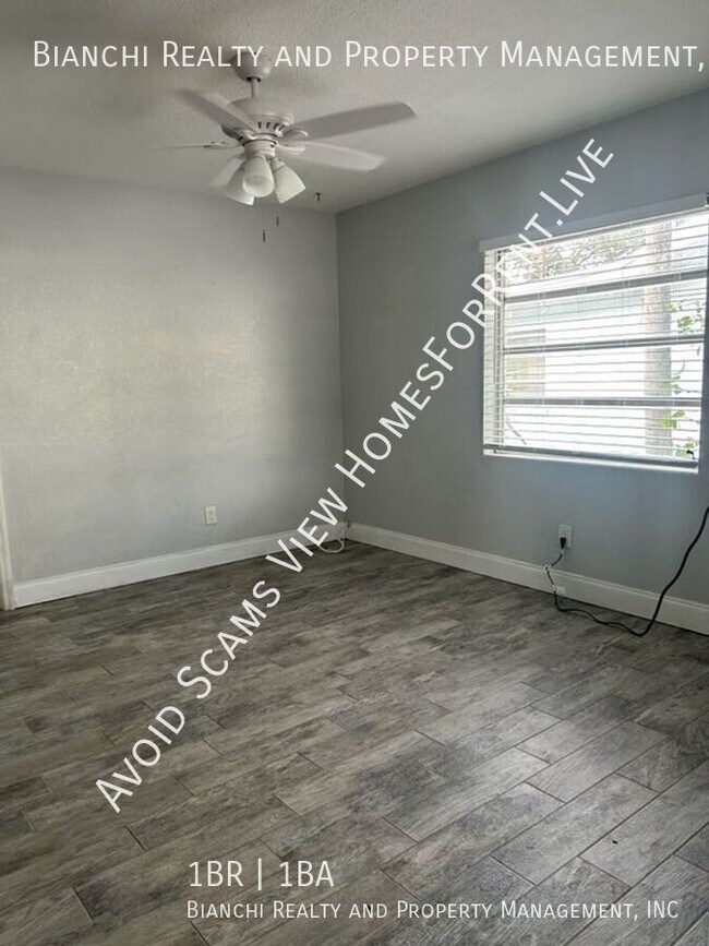 Photo - 215 10th St SW