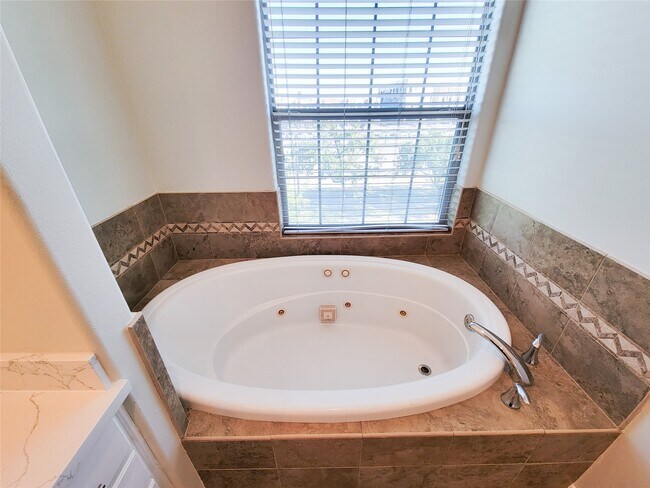 Photo - 2416 La Branch St