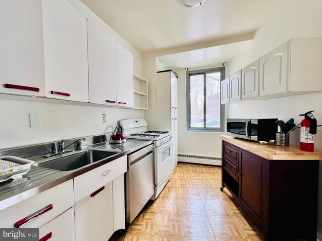 Photo - 4200 Cathedral Ave NW Unit 114