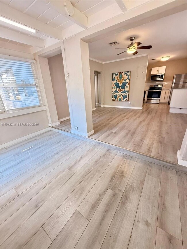 Photo - 1151 NE 18th St Unidad 1159