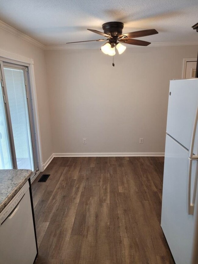 Photo - 3 Bedroom 2 Bath Camanche IA 815-275-3632