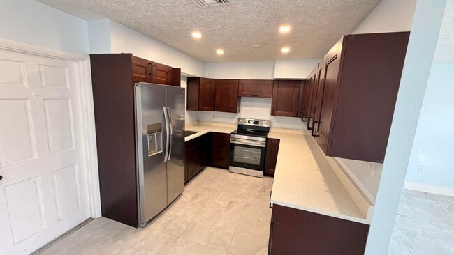 Photo - 928 Fra-Mar Pl