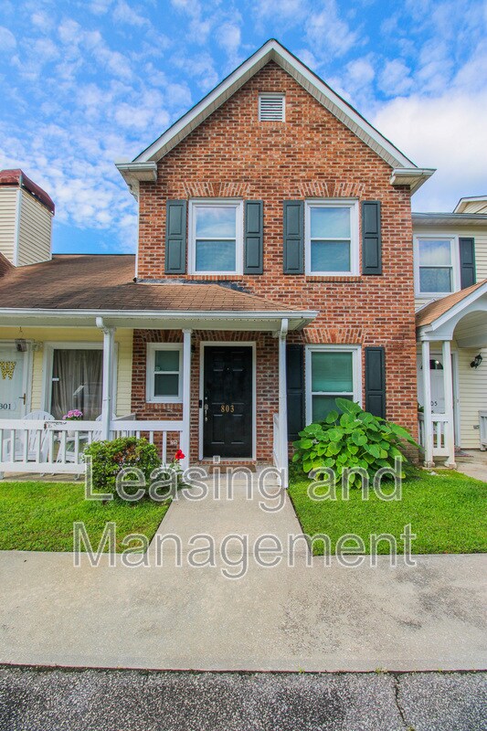 Photo - 803 Reserve Way