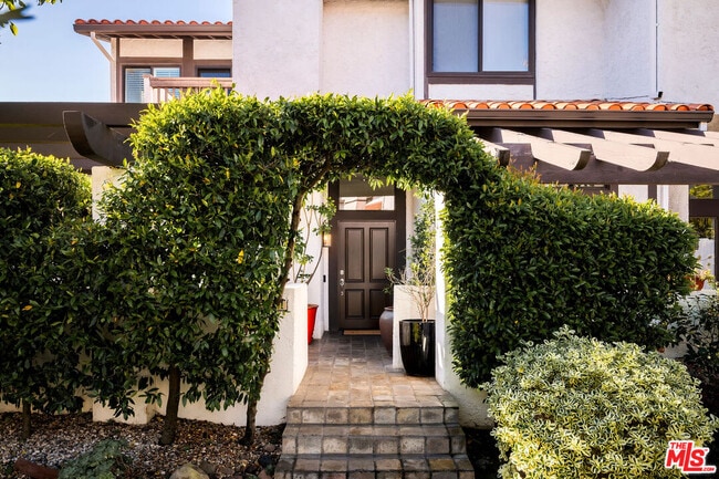 Photo - 1561 Michael Ln