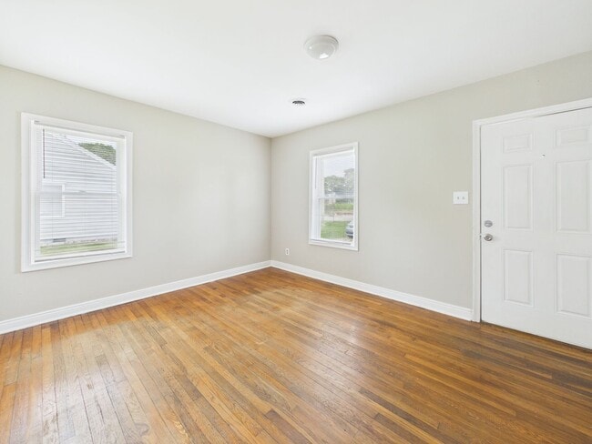 Photo - 2907 Creighton Rd