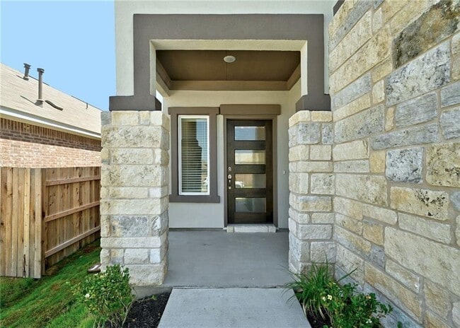 Photo - 806 Pepperbark Loop