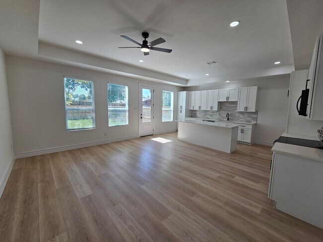 Photo - Available now ready for immediate move in ...