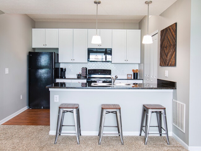 Two Bedroom Garden Kitchen - Scioto Ridge Rental