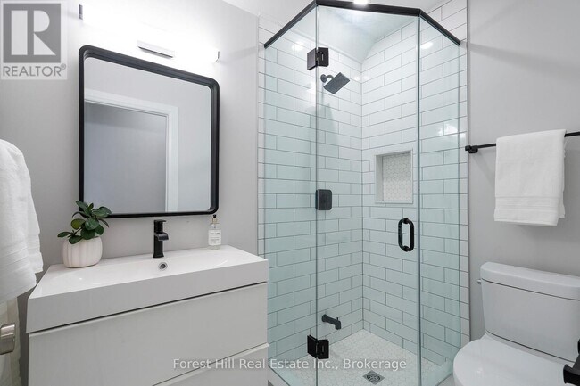 Photo - 114 Ontario St Unit B