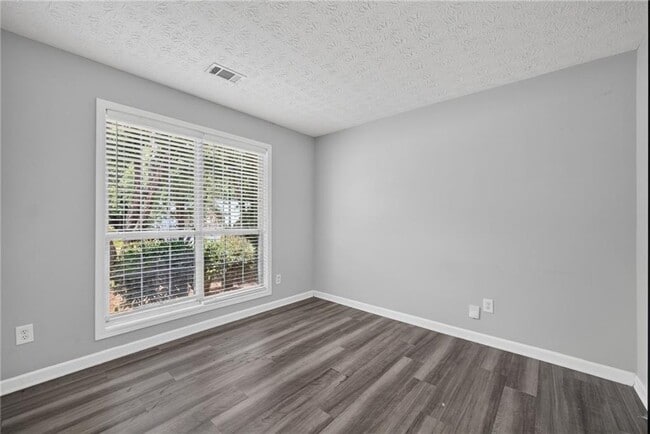 Photo - 530 Sterling Pointe Ct NW