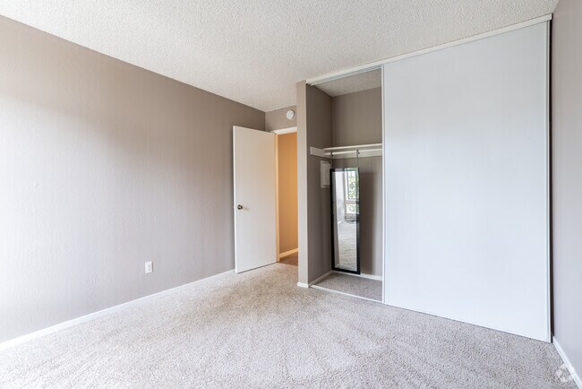 1BR, 1BA - 700SF - Bedroom