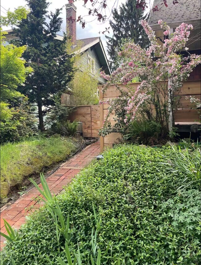 Photo - 3276 SE Grant St Unidad Zen Den