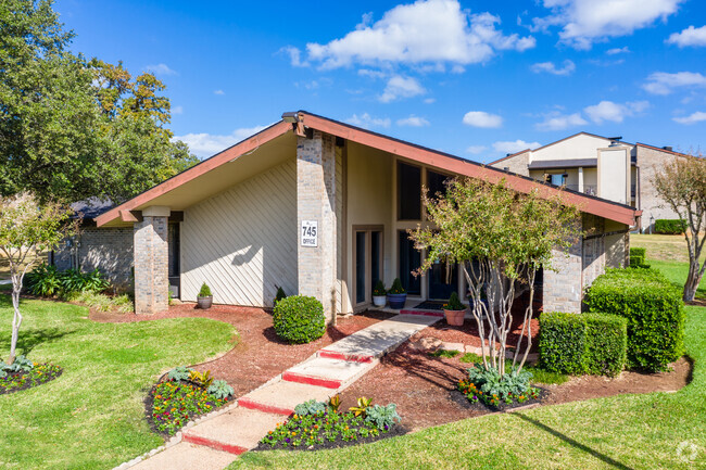 Building Photo - Glen Rose Park Rental