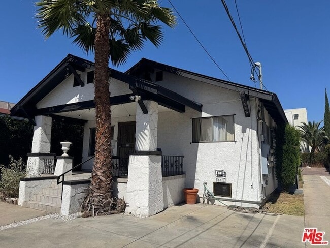 Building Photo - 1536 N Mariposa Ave