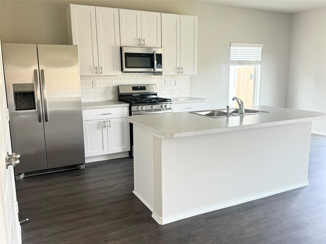 Building Photo - 21214 Mem Vis Dr