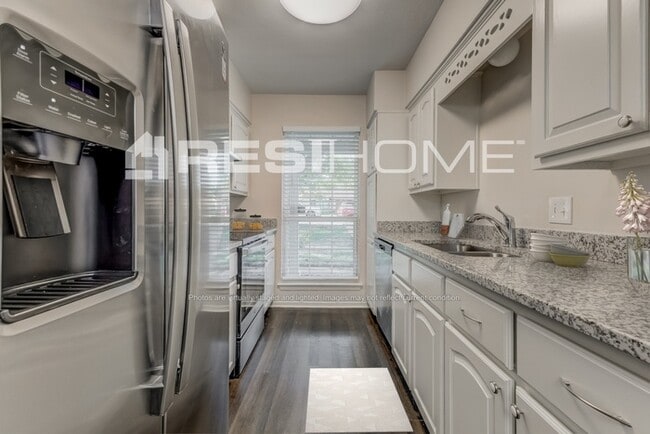 Photo - 347 Linklea Dr
