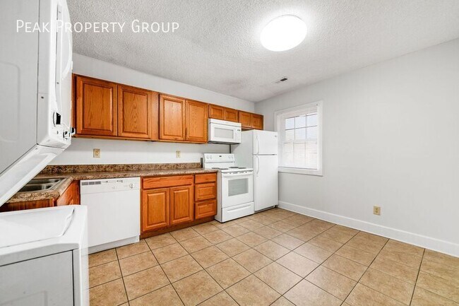 Photo - 1378 1/2 Indianola Avenue-