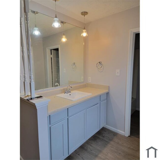 Photo - "Charming Fayetteville Townhouse: Spacious 3-Bed, 2.5-Bath Haven"