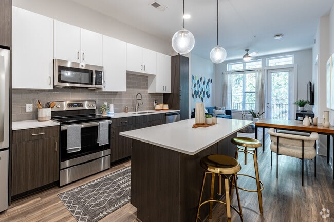 1 BR, 1 BA - 693SF