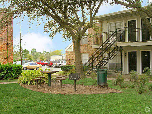 Picnic Area - Serena Heights Apartments