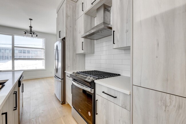 Photo - 2144-2151 51 Ave SW