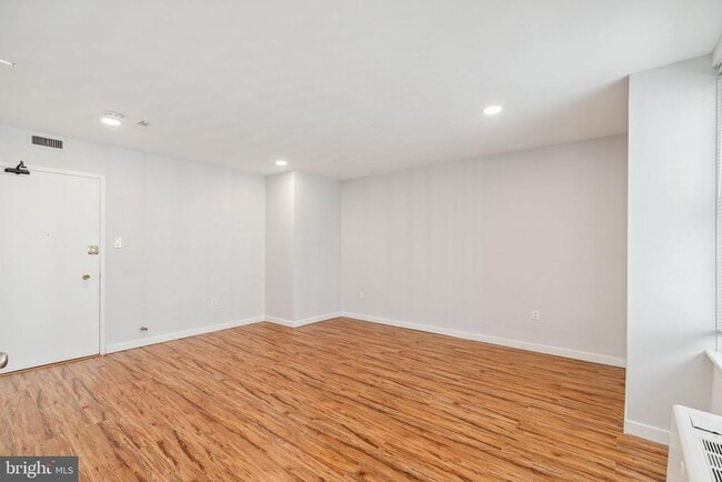 Building Photo - 135 S 19th St Unit 1101