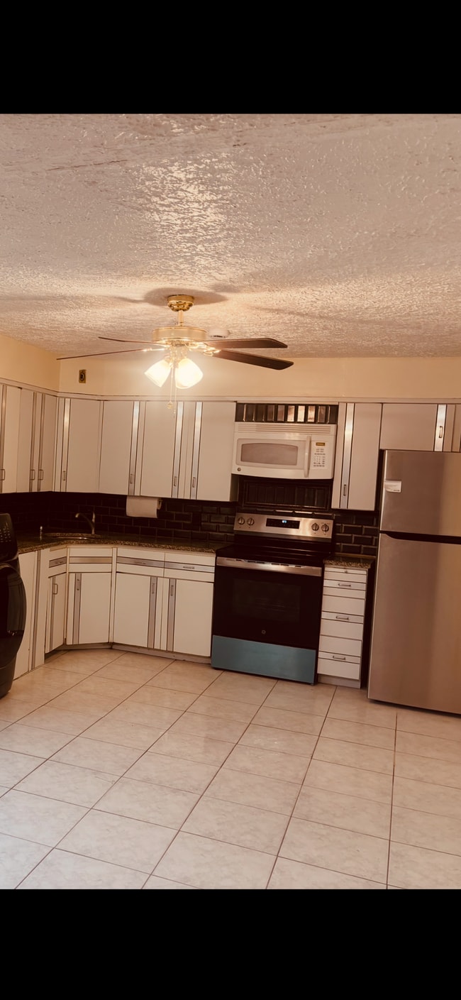 Photo - 306 Lehrer Ave