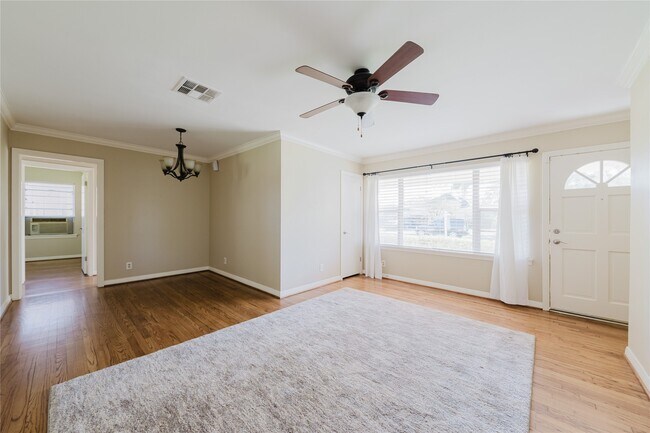 Photo - 5210 De Lange Ln