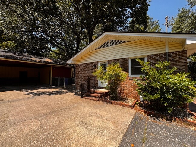 Photo - Spacious 4 Bed 2.5 bath Home Close to Fort Bragg