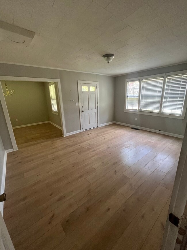 Photo - 104 Lucas St